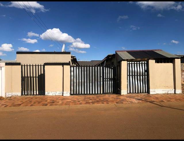 11 BEDROOM HOUSE FOR SALE IN ENNERDALE SOUTH